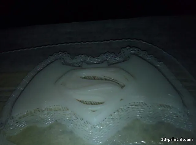 3D-логотип "Бэтмен VS Супермен"