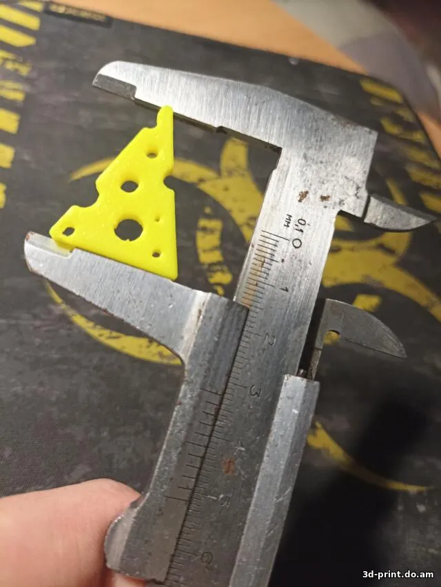 3D-логотип "Ломтик сыра"