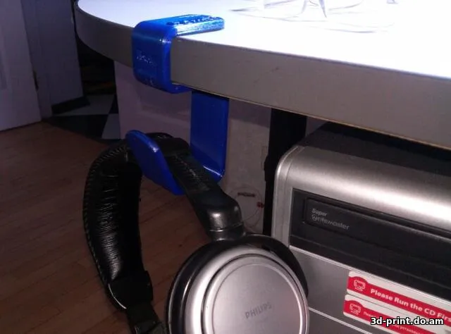 3D-модель "Крючок для подвески наушников у стола"