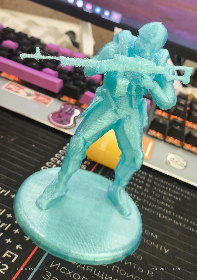 3D-модель "Военный сталкер в Бериле-5 с пулеметом ПКМ"