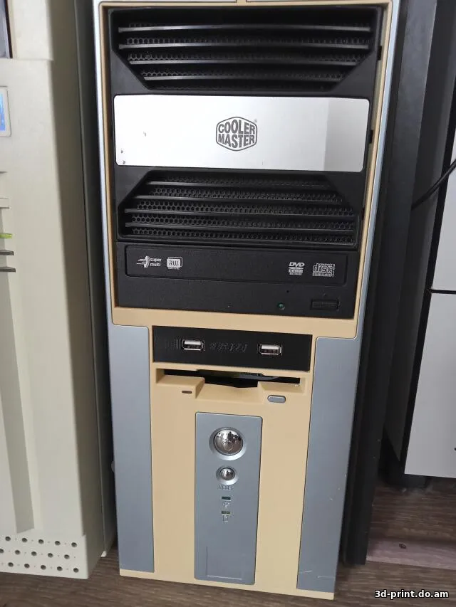 3D-модель "Передняя панель 3,5" с двумя разъемами USB 2.0 + вариант с креплением для SSD"