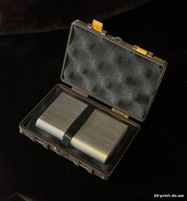 3D-модель "Герметичный ударопрочный бокс для важного жеского диска"