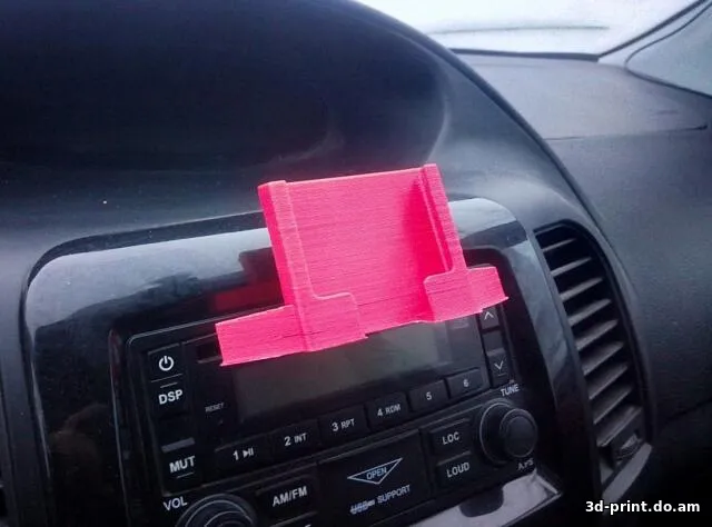 3D-модель "Подставка под телефон в машину в сд слот"