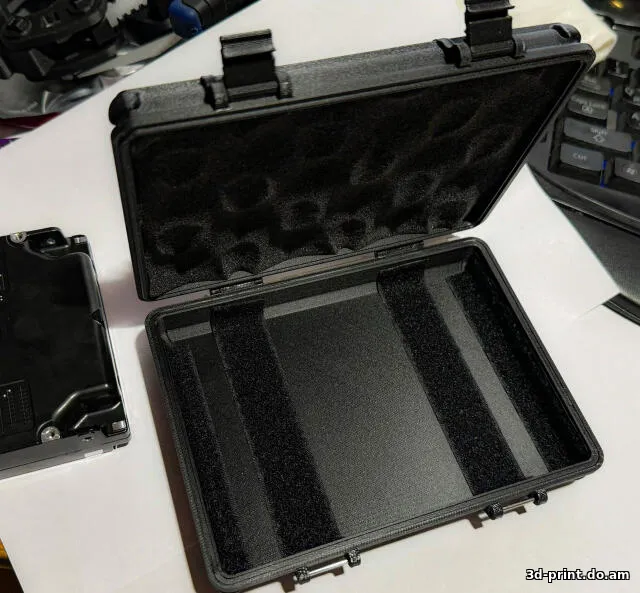 3D-модель "Герметичный ударопрочный бокс для важного жеского диска"