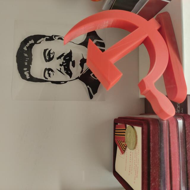 3D-модель "Серп и молот на подставке"