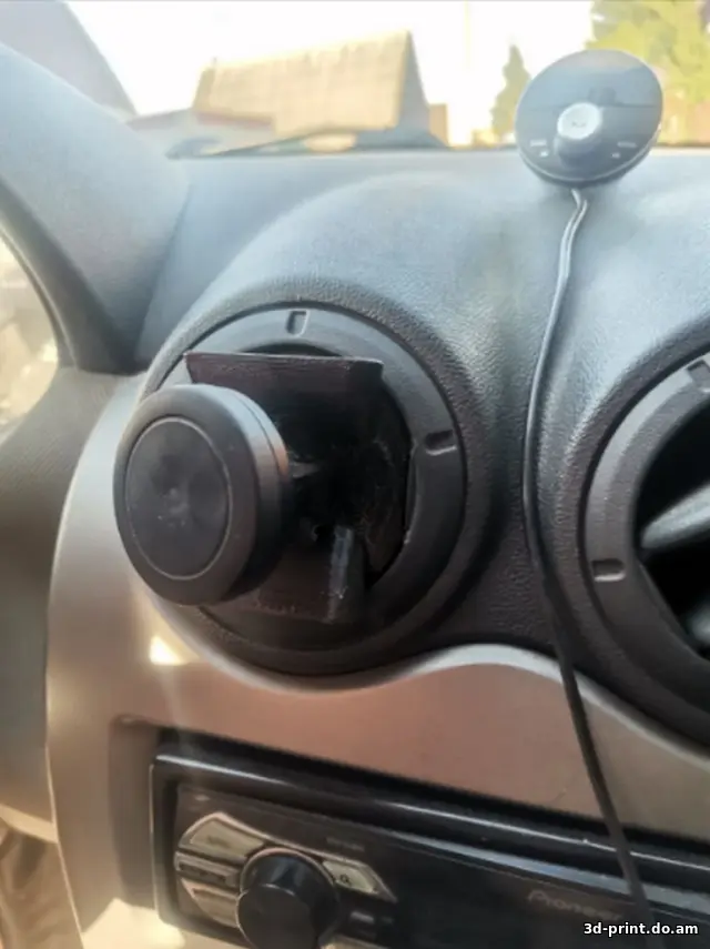 3D-модель "Держатель для телефона Renault Logan"