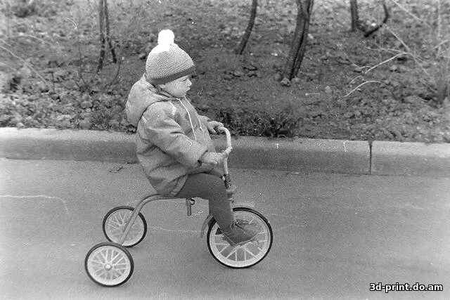 3D-модель "Маленькая велосипедистка"