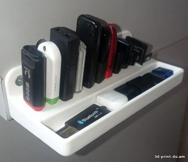 3D-модель "Полочка для USB флешек (USB flash drive holder on the wall with shelf)"
