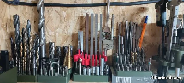 3D-модель "Держатель для бит, фрез, сверл, резцов 12х12 и батареек"