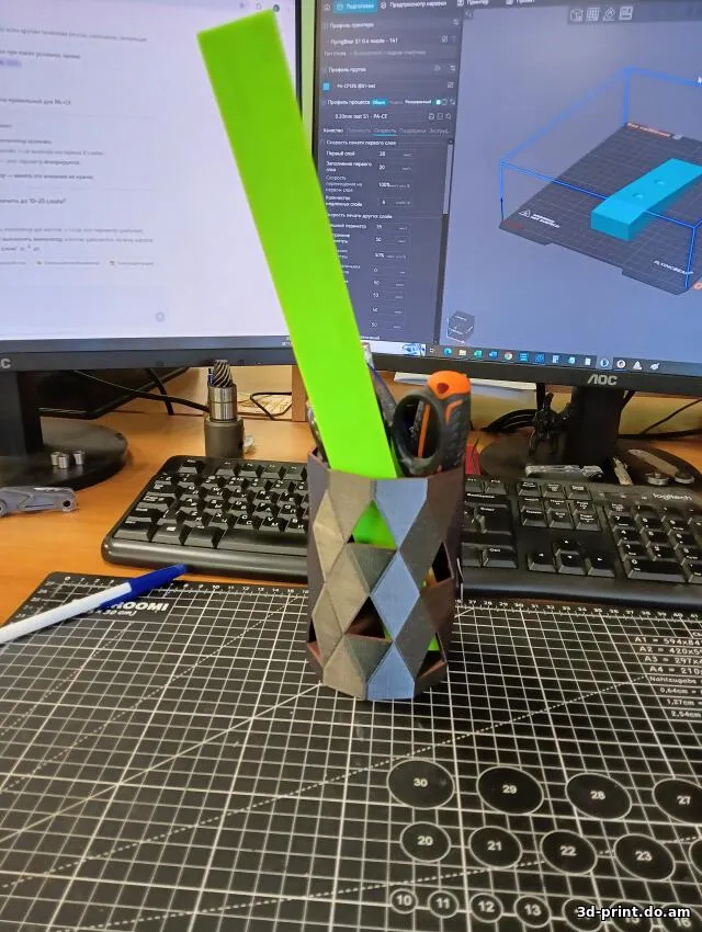 3D-модель "LOW-POLY Карандашница: Стиль в несовершенстве"