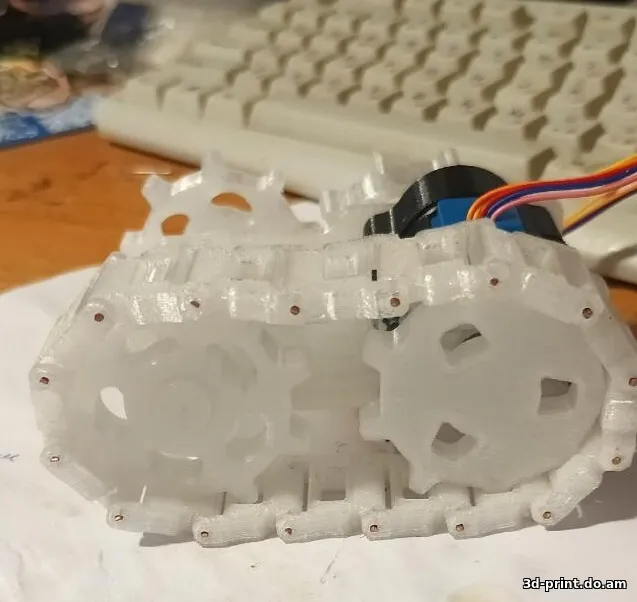 3D-модель "Гусеничные траки и катки, для робота/игрушки, под шаговый двигатель 28BYJ-8"