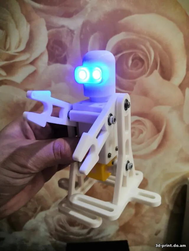 3D-модель "Простой шагающий робот"