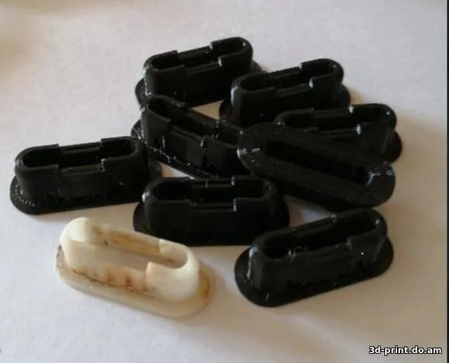 3D-модель "Клипса крепления декоративной панели двери багажника Volkswagen Golf Mk3"