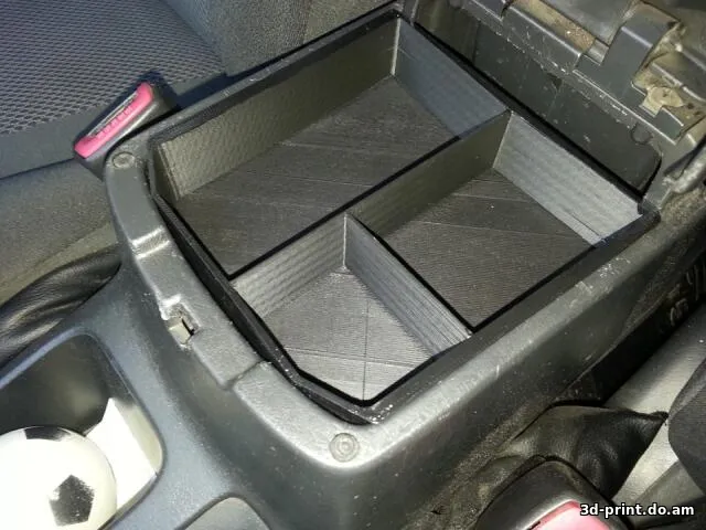 3D-модель "Toyota RAV4 (2000-2005) Органайзер в подлокотник"