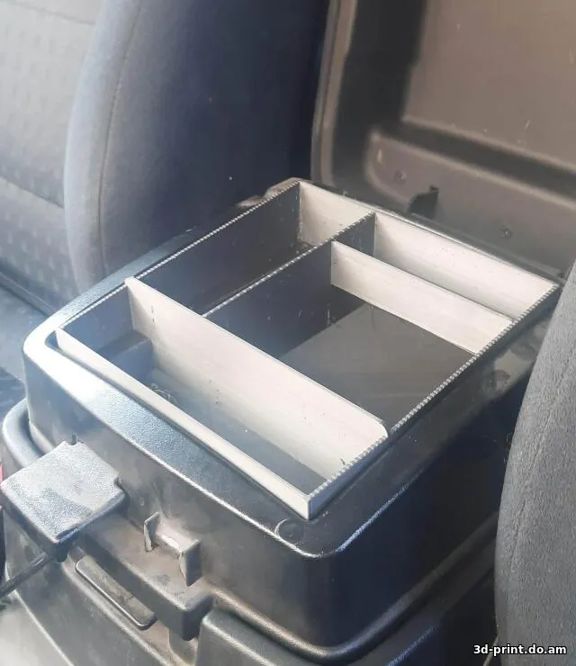 3D-модель "Органайзер в подлокотник Mitsubishi Pajero 3/4"