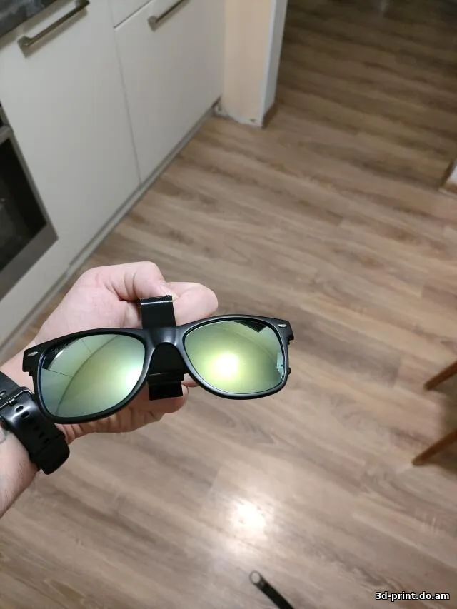 3D-модель "Клипса для очков на козырек"