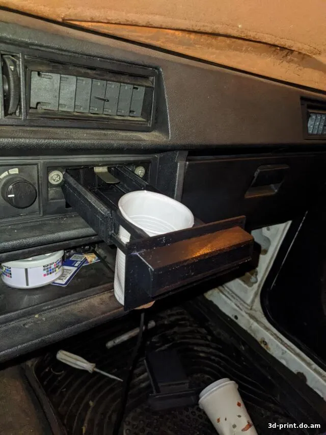 3D-модель "Подстаканник для ЗАЗ 1102 Таврия вместо штатной пепельницы"